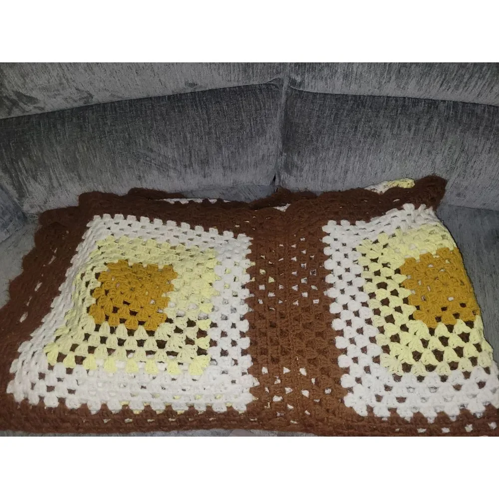 Vintage 70s Granny Square Afghan‎ 60x80 Brown Yellow White Crochet Blanket
